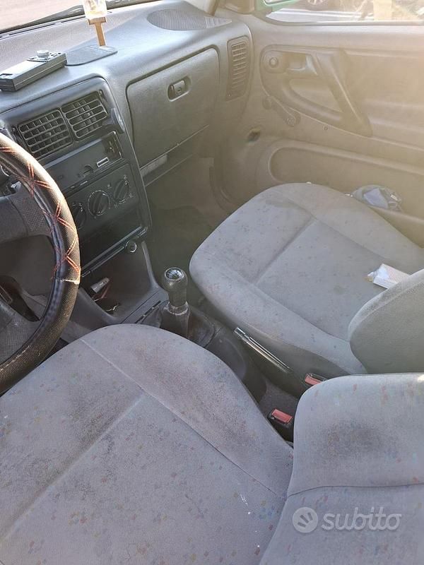 Usata VW Polo 50 CV (36 kW) 1998 Verde Utilitaria