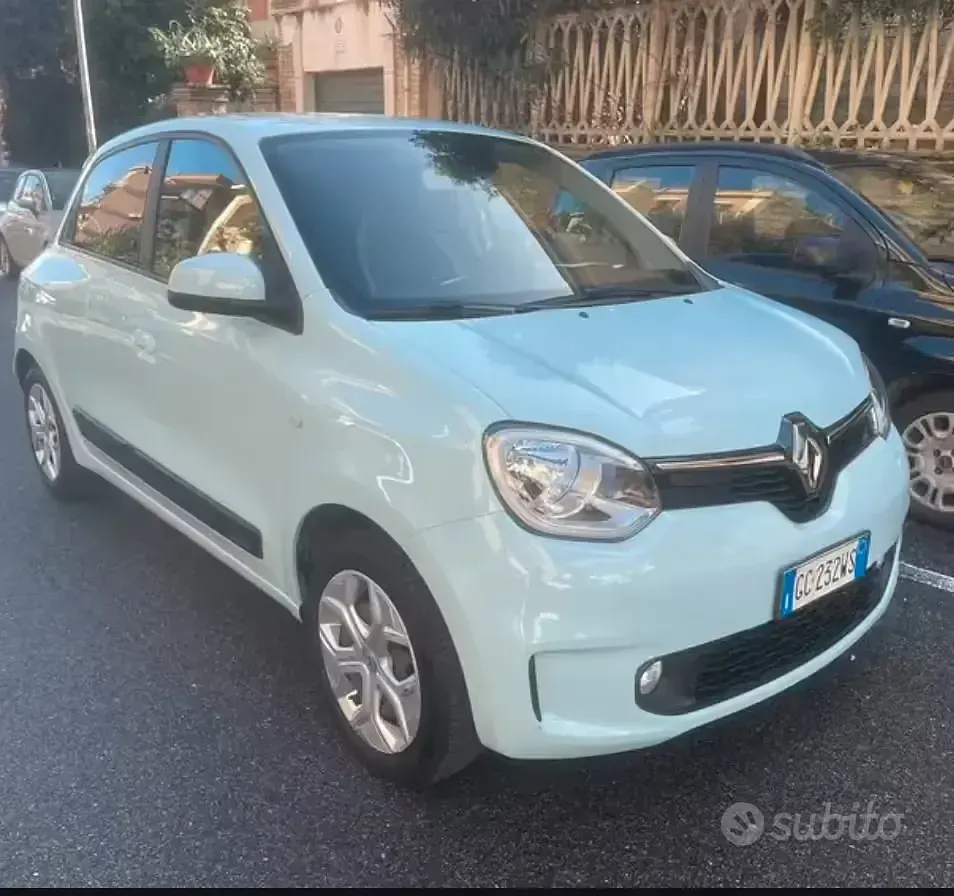 Usata Renault Twingo 30 kW (42 CV) 2021 Bluazzurro Utilitaria