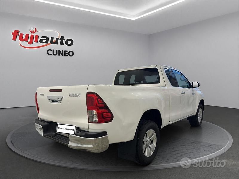 Usata Toyota HiLux Lounge 150 CV (110 kW) 2017 Bianco Pick-up