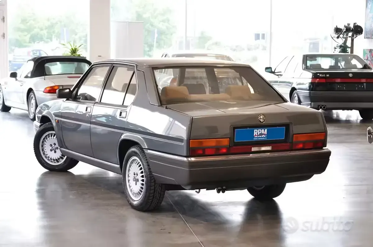 Usata Alfa Romeo 90 Quadrifoglio 156 CV (114 kW) 1985 Grigio Berlina