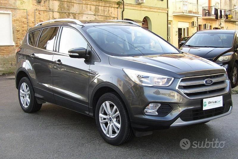 Usata Ford Kuga Business Edition 120 CV (88 kW) 2017 Grigio SUV