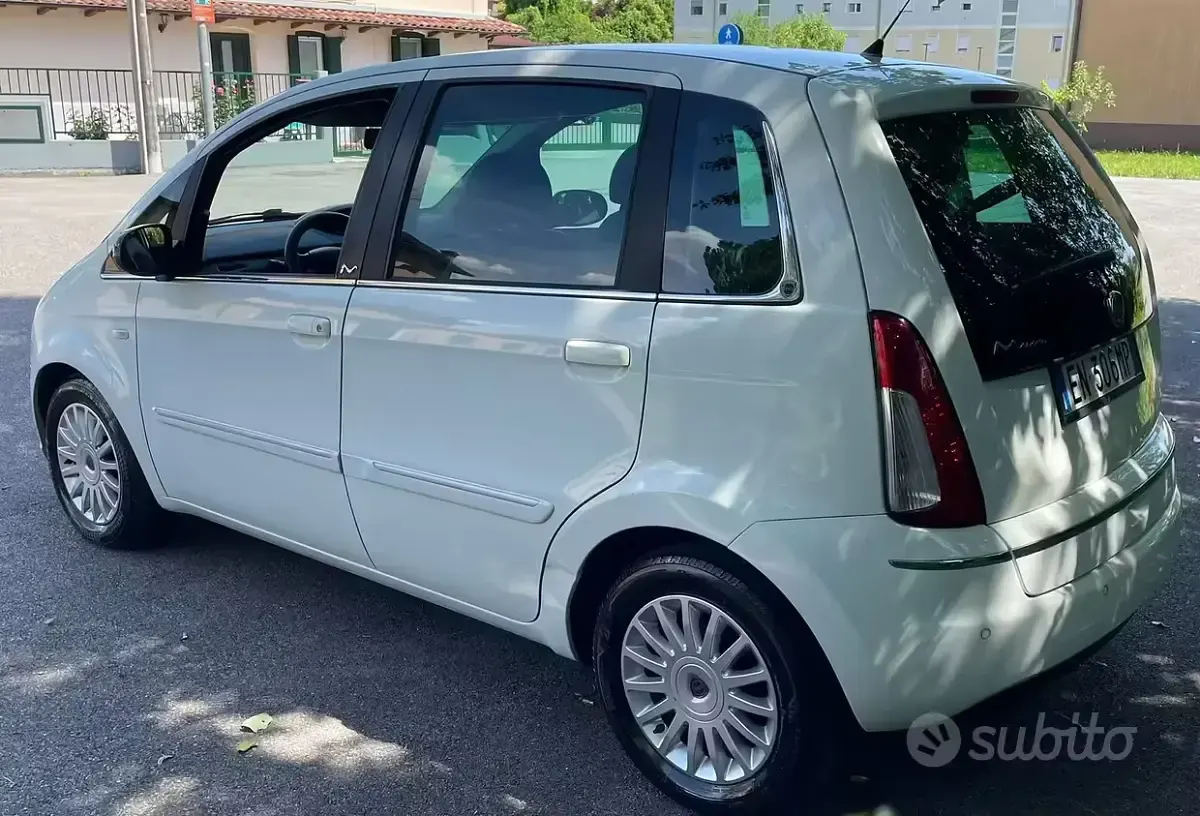 Usata Lancia Musa 95 CV (69 kW) 2012 Bianco Monovolume