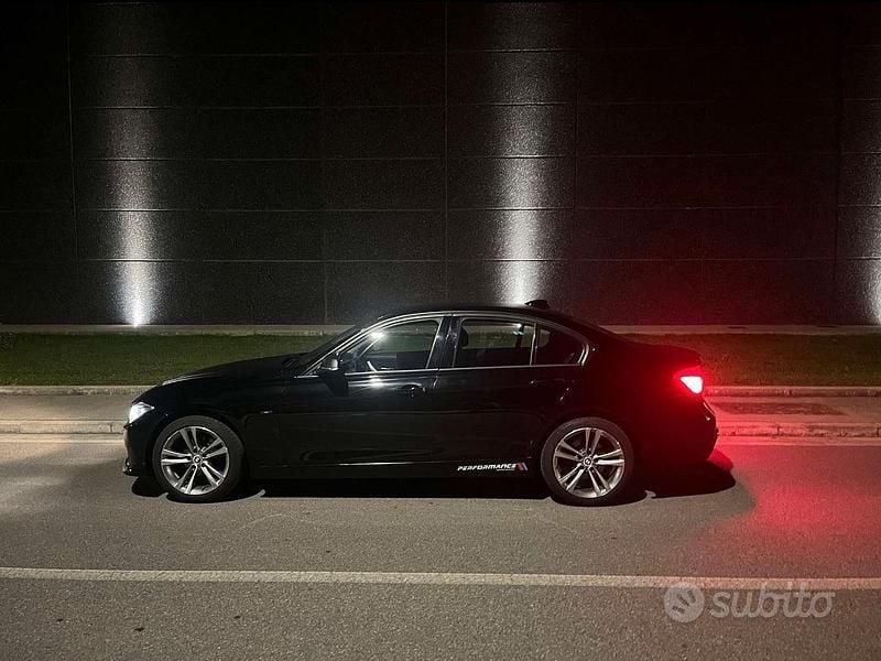 Usata BMW 318 M Sport 143 CV (105 kW) 2012 Nero Berlina
