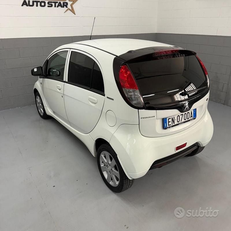 Usata Peugeot iON Active 49 kW (67 CV) 2012 Bianco Utilitaria