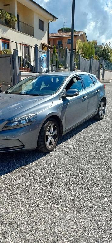 Usata Volvo V40 120 CV (88 kW) 2017 Grigio Station wagon