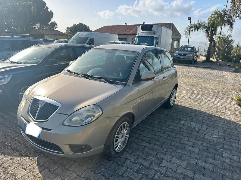 Usata Lancia Ypsilon 76 CV (55 kW) 2008 Argento Utilitaria