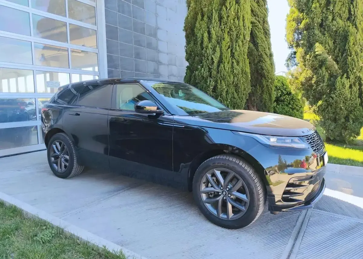 Używany Land Rover Range Rover Velar SE Dynamic 300 KM (220 kW) 2024 Czarny SUV