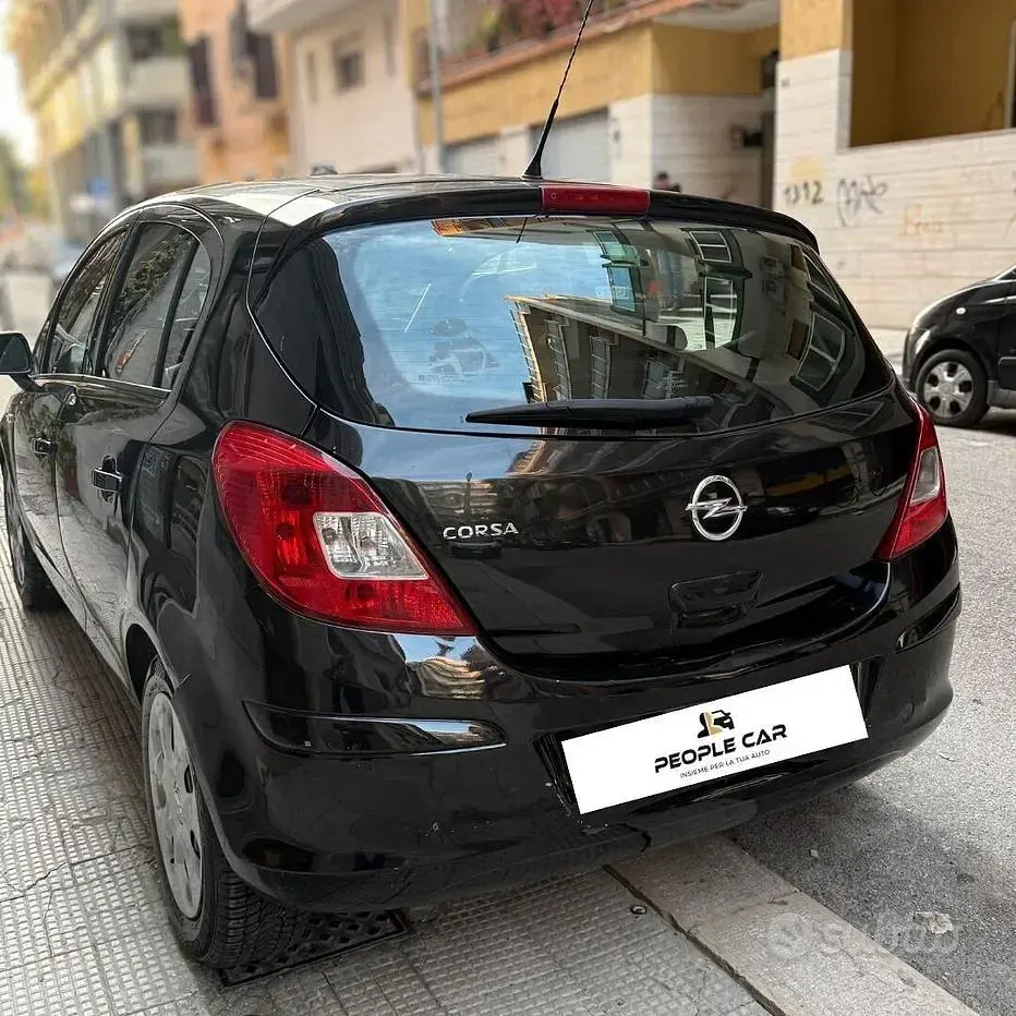 Usata Opel Corsa 86 CV (63 kW) 2011 Nero Utilitaria