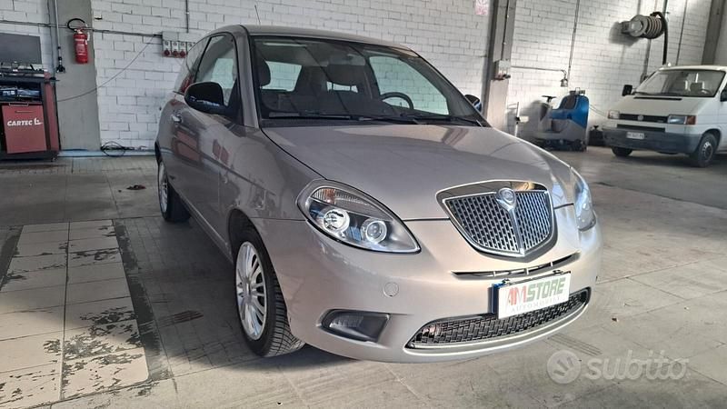 Usata Lancia Ypsilon 69 CV (50 kW) 2011 Marrone Utilitaria