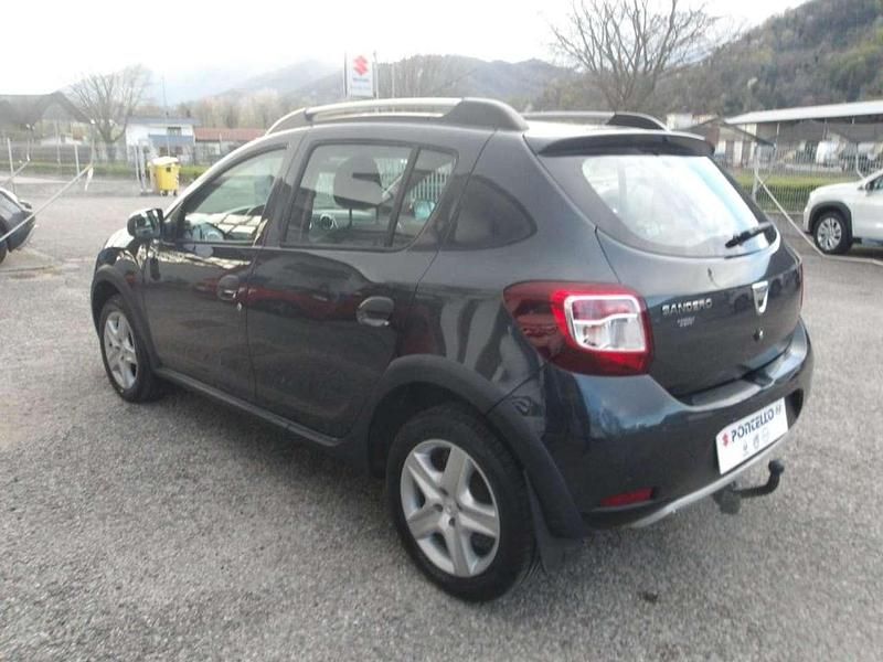 Usata Dacia Sandero Stepway 90 CV (66 kW) 2016 Grigio scuro Berlina