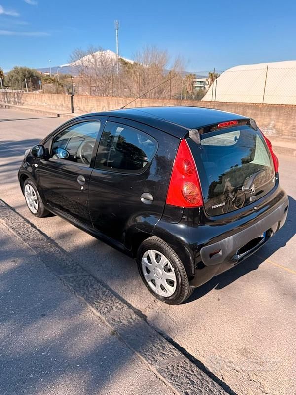 Usata Peugeot 107 68 CV (50 kW) 2011 Nero Utilitaria