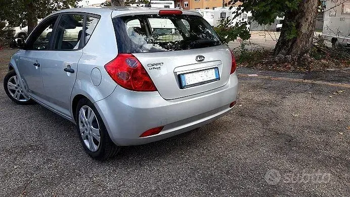 Usata Kia Ceed 109 CV (80 kW) 2007 Grigio Utilitaria