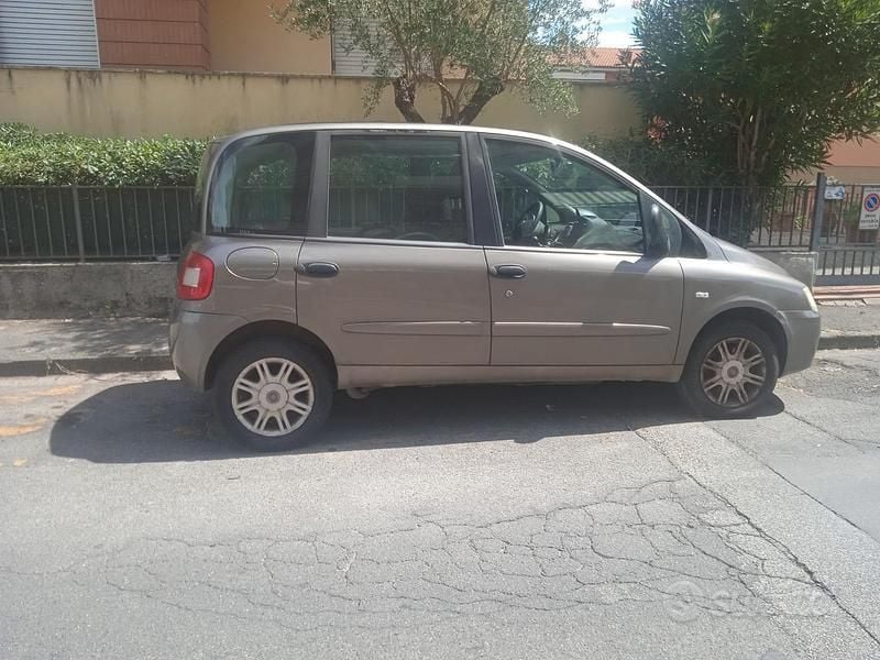 Marrone Usata 2010 Fiat Multipla Dynamic Monovolume | 2000 € (Ottimo prezzo) - Immagine 1/4