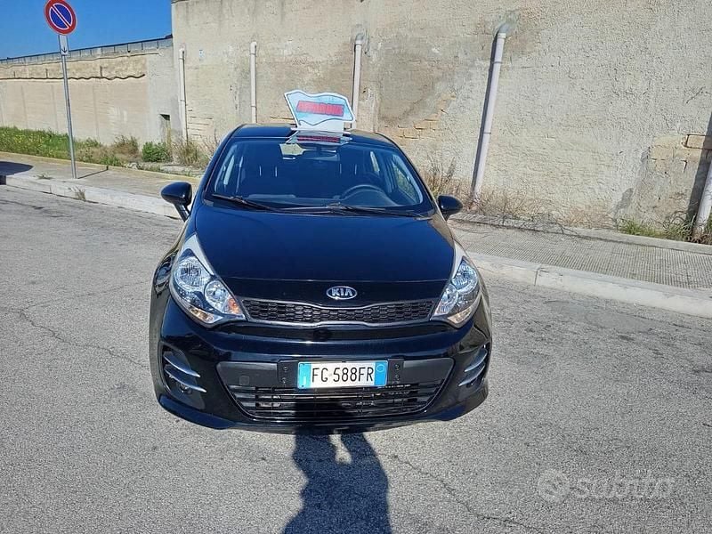 Usata Kia Rio Active 75 CV (55 kW) 2016 Nero Utilitaria