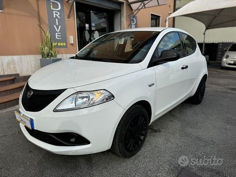 Usata Lancia Ypsilon 69 CV (50 kW) 2019 Bianco Utilitaria