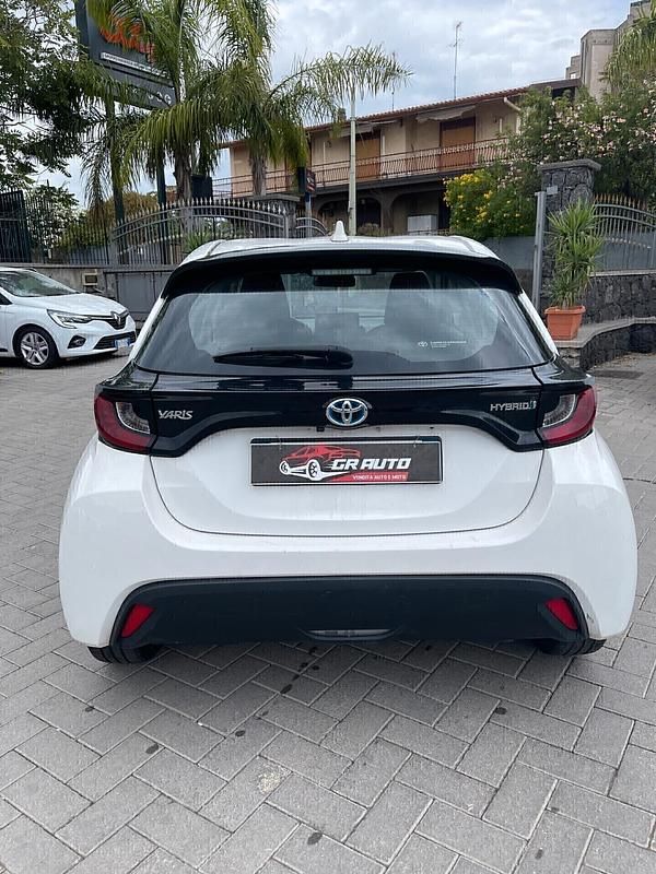 Usata Toyota Yaris Hybrid 92 CV (67 kW) 2022 Bianco Berlina