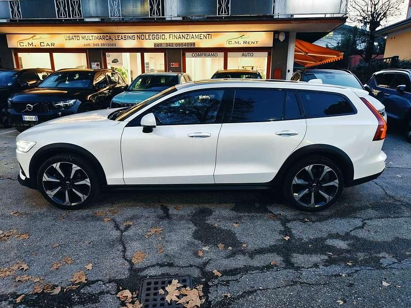 Usata Volvo V60 CC Plus 197 CV (144 kW) 2022 Bianco Station wagon