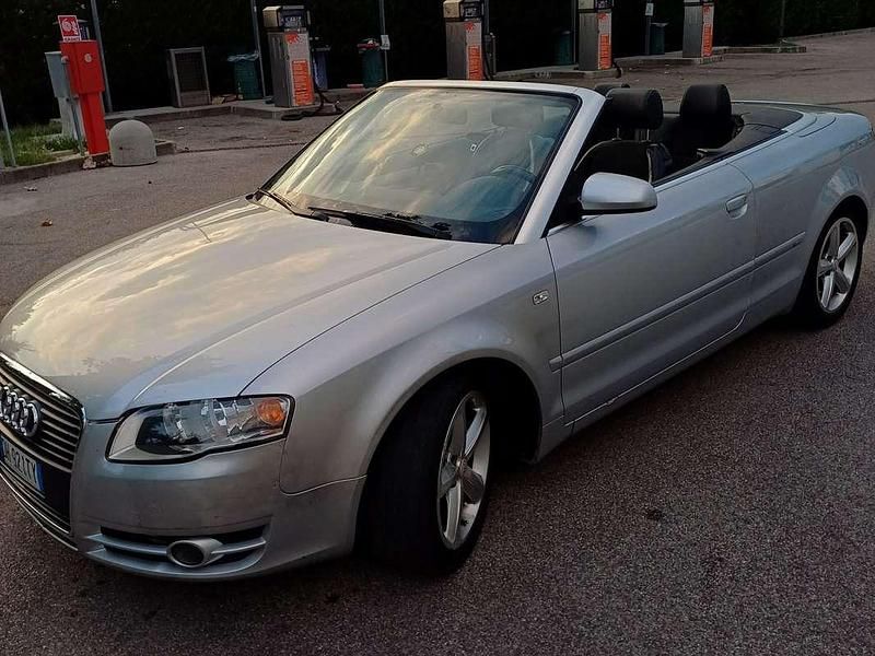 Grigio Usata 2006 Audi A4 Cabriolet Cabrio | 6000 € (Buon prezzo) - Immagine 1/4