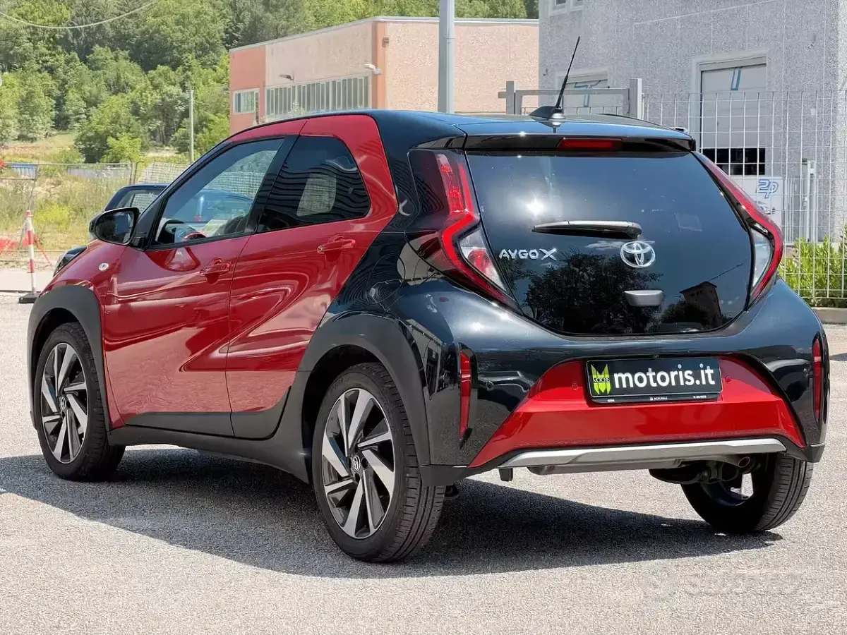 Usata Toyota Aygo X Active 72 CV (52 kW) 2023 Arancione SUV