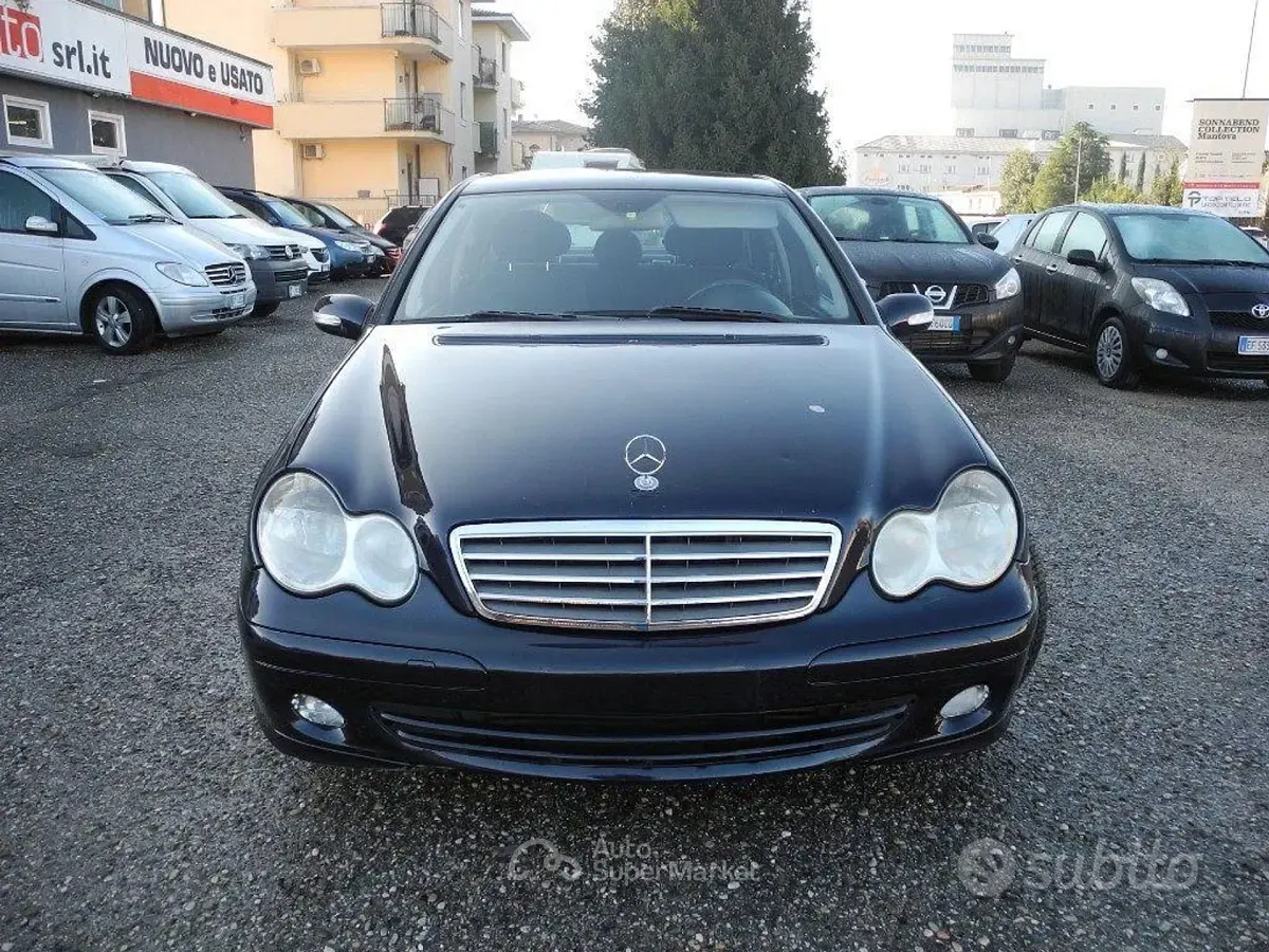 Usata Mercedes C220 Classic 150 CV (110 kW) 2005 Blu Berlina