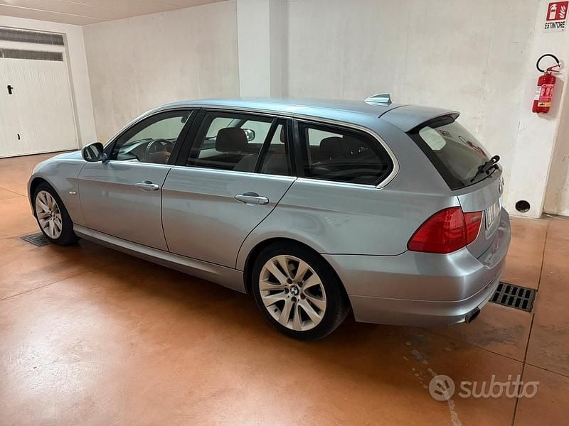 Usata 2011 BMW 320 Station wagon | 4700 € (Buon prezzo) - Immagine 1/4