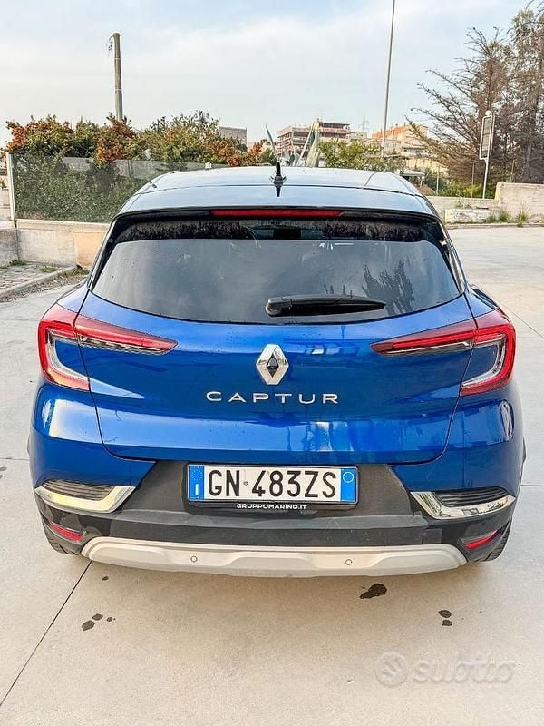 Usata Renault Captur Techno 101 CV (74 kW) 2023 Blu SUV
