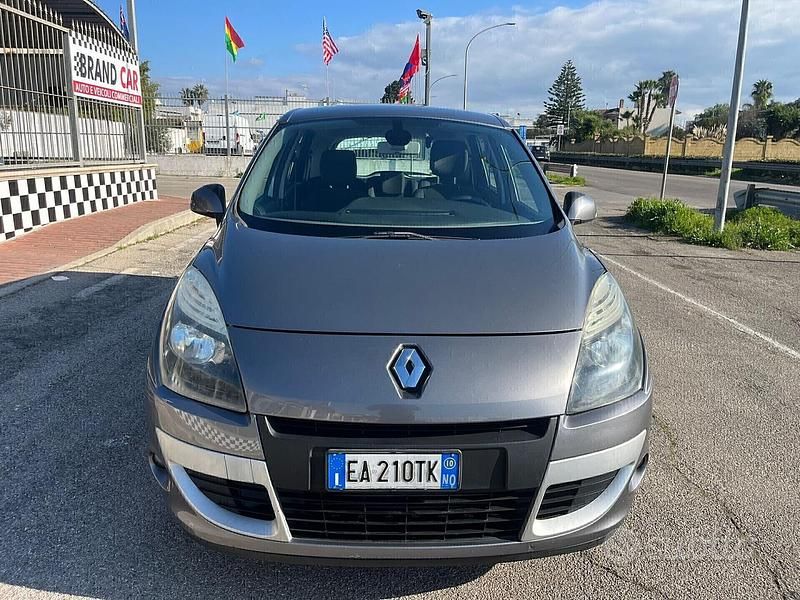 Usata Renault Scénic III Dynamique 110 CV (80 kW) 2010 Grigio Monovolume