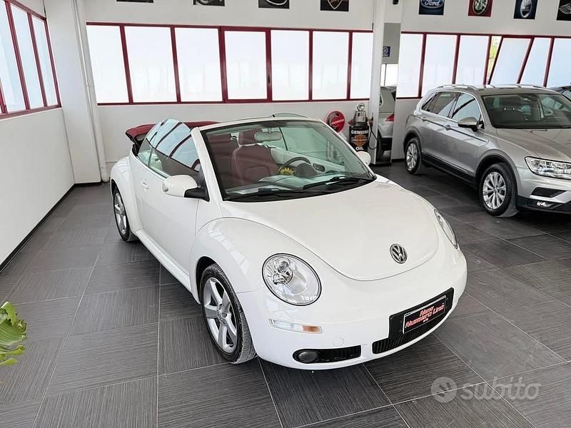 Usata VW Beetle Cabriolet 105 CV (77 kW) 2010 Bianco Cabrio