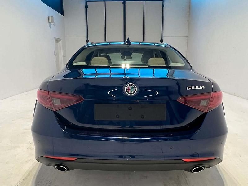 Usata Alfa Romeo Giulia Business 180 CV (132 kW) 2017 Blu Berlina