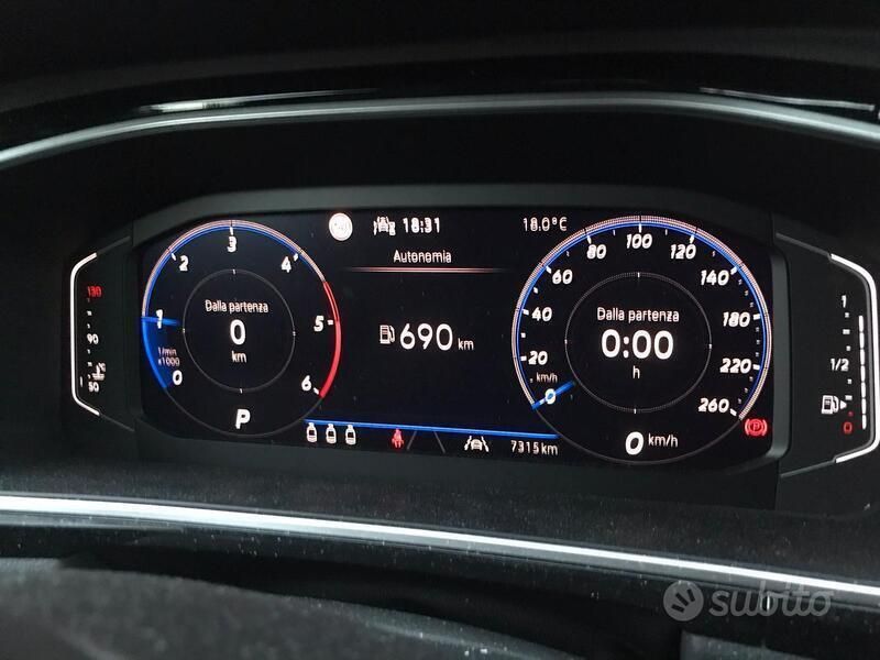 Usata VW T-Roc 150 CV (110 kW) 2024 Bianco SUV