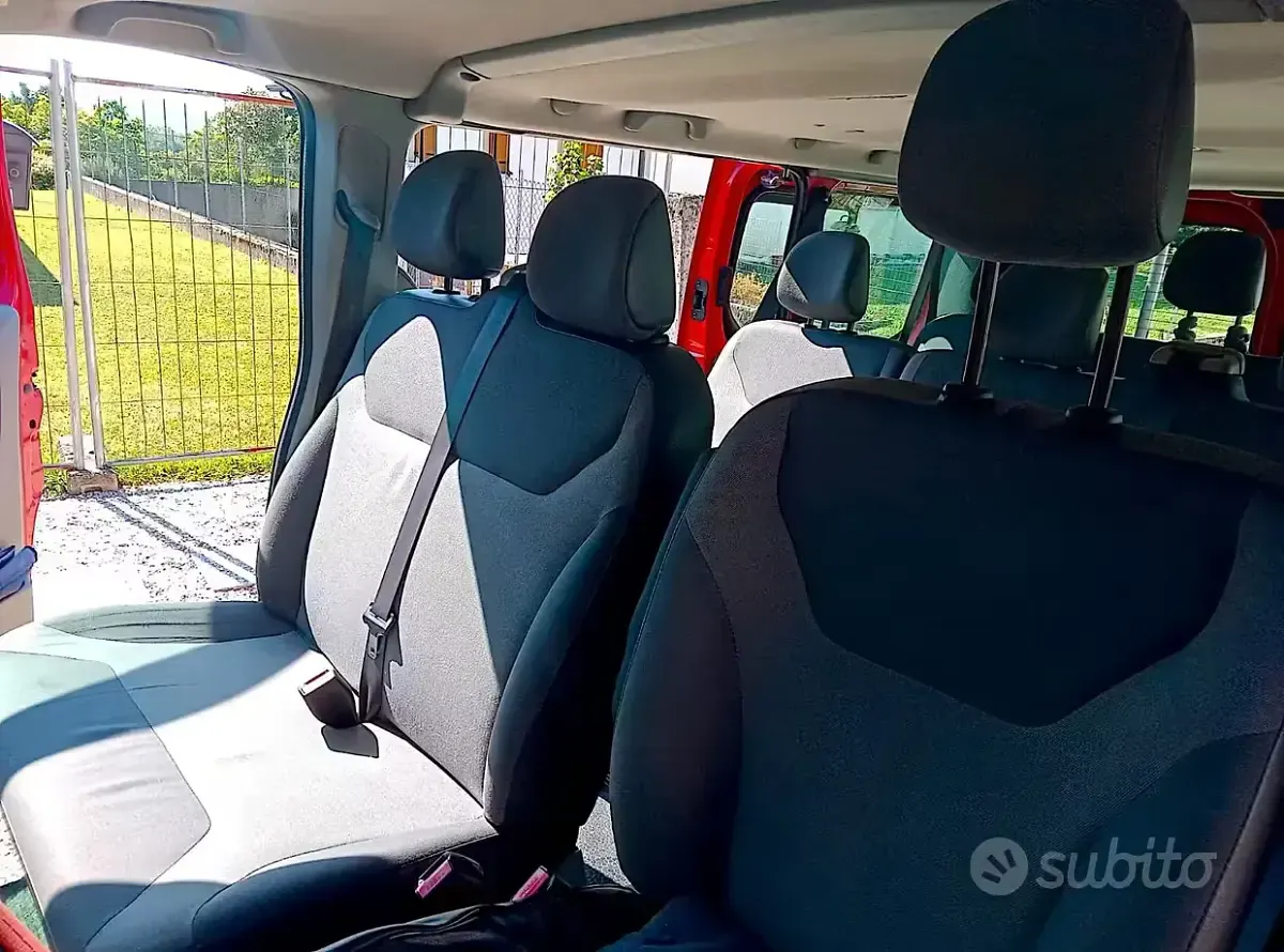 Usata Renault Trafic 100 CV (73 kW) 2009 Rosso Monovolume