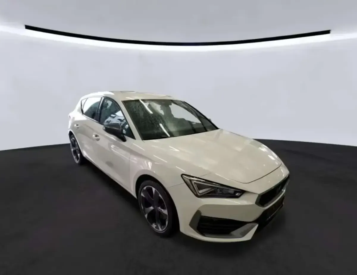 Usata Cupra Leon 204 CV (150 kW) 2022 Bianco Monovolume