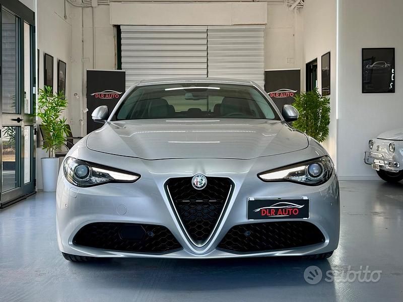 Usata Alfa Romeo Giulia Super 150 CV (110 kW) 2017 Grigio Berlina