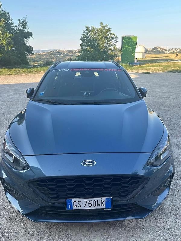 Blu/azzurro Usata 2019 Ford Focus ST-Line Station wagon | 14.900 € (Molto cara) - Immagine 1/4