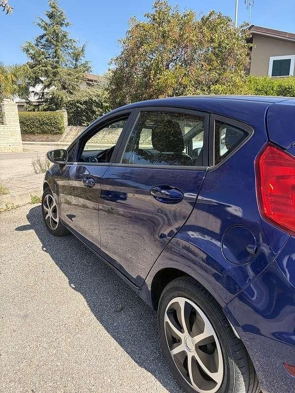 Gebraucht Ford Fiesta 75 PS (55 kW) 2016 Blau Limousine