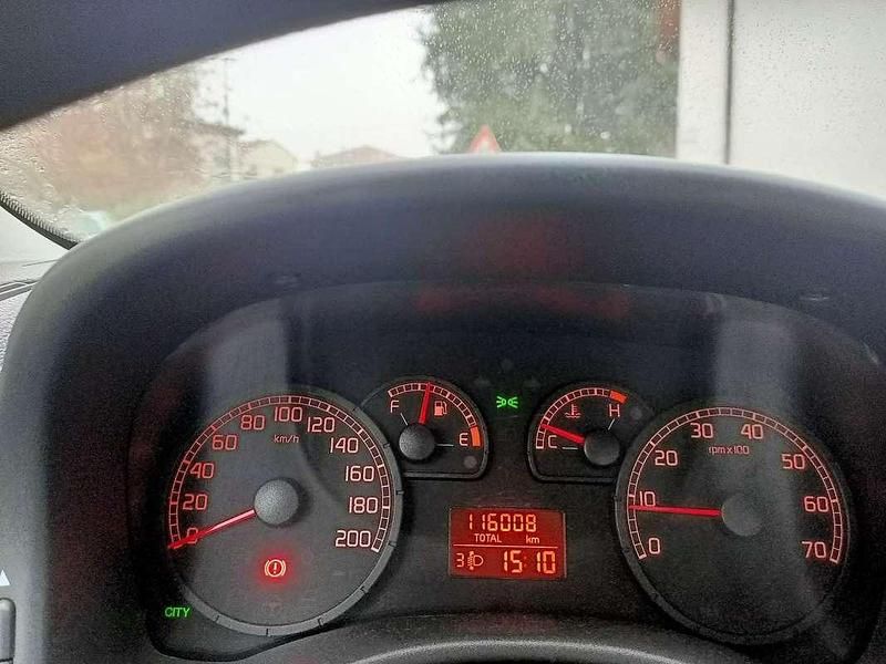 Usata Fiat Punto 60 CV (44 kW) 2005 Argento Berlina