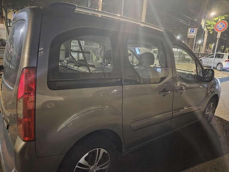 Usata Peugeot TePee Outdoor 90 CV (66 kW) 2008 Station wagon
