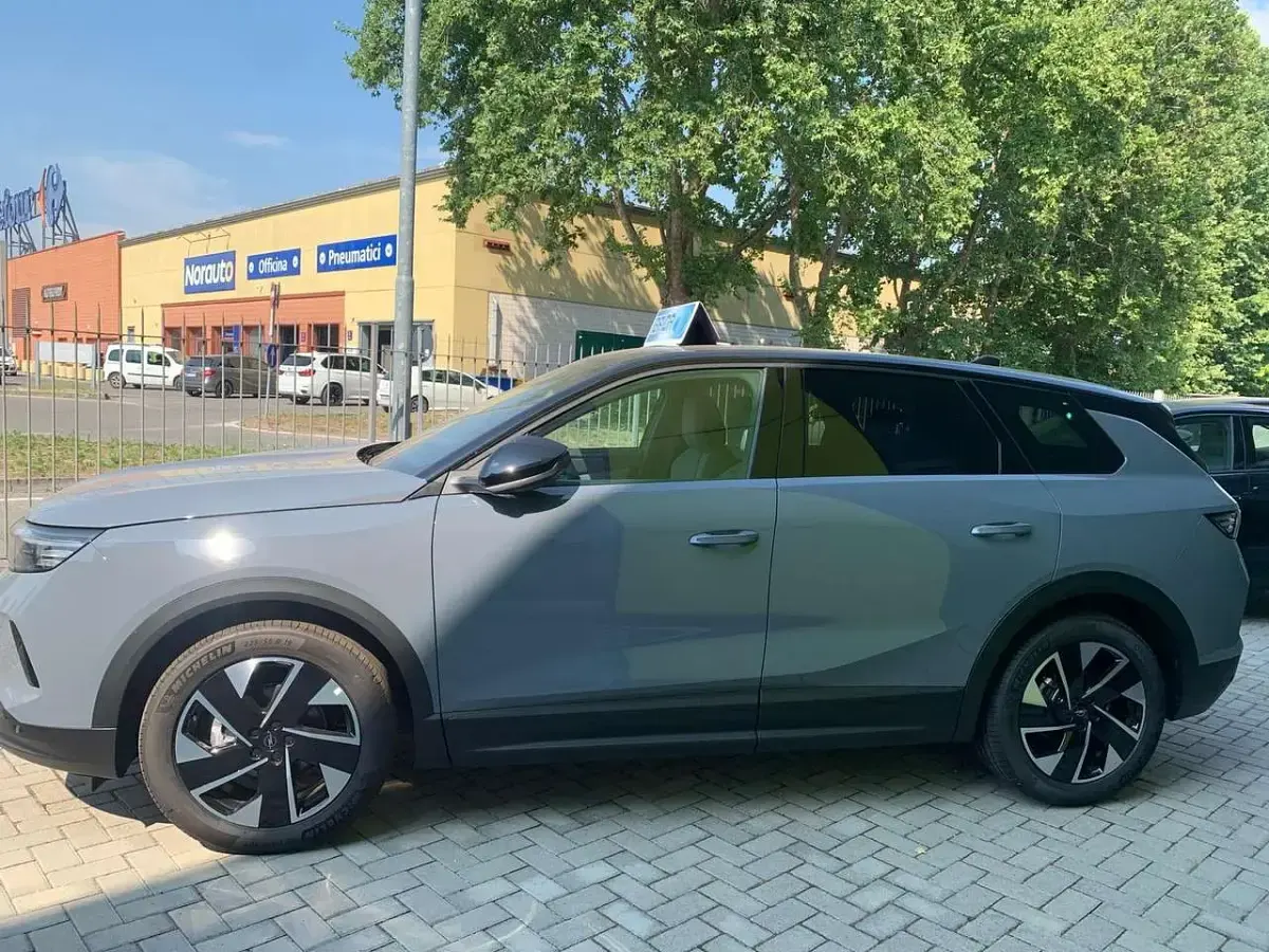 Nuova Opel Grandland X drive 136 CV (100 kW) 2026 Grafik grey SUV