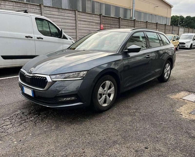 Grigio Usata 2021 Skoda Octavia SportLine Station wagon | 15.490 € (Buon prezzo) - Immagine 1/4