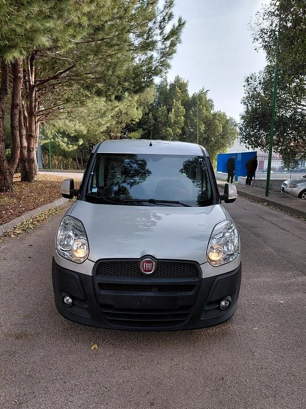 Usata Fiat Doblò 119 CV (87 kW) 2011 Grigio Monovolume