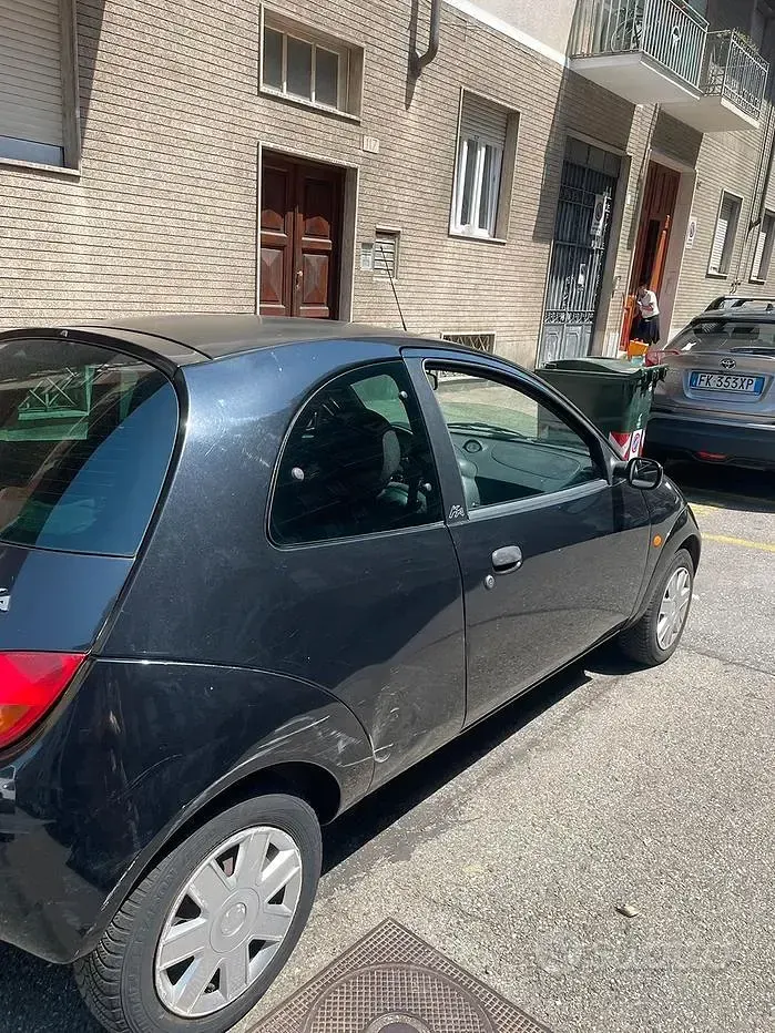 Usata Ford SportKa Sport 69 CV (50 kW) 2005 Nero Utilitaria