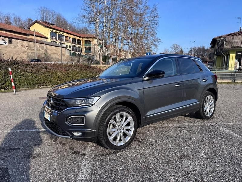 Usata VW T-Roc 150 CV (110 kW) 2018 Grigio SUV