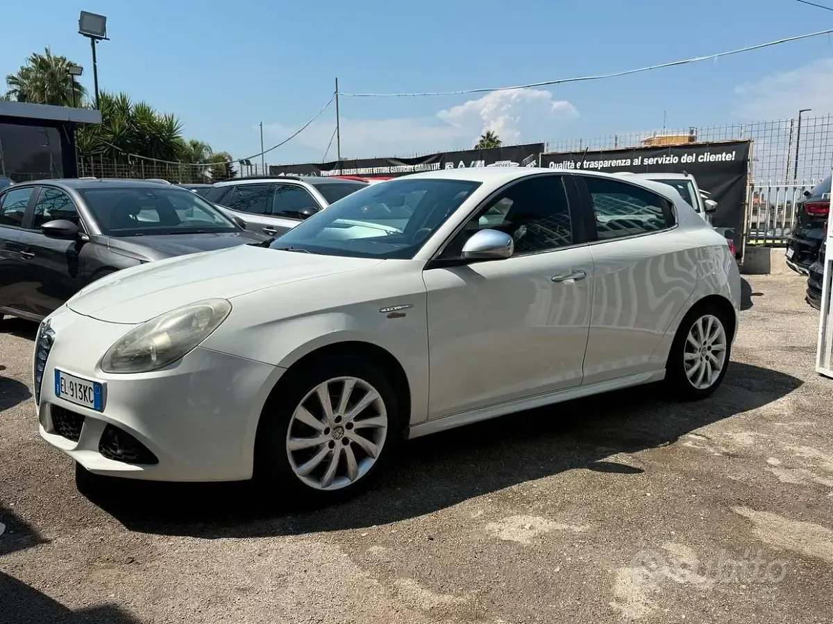 Usata Alfa Romeo Giulietta Exclusive 105 CV (77 kW) 2012 Bianco Utilitaria