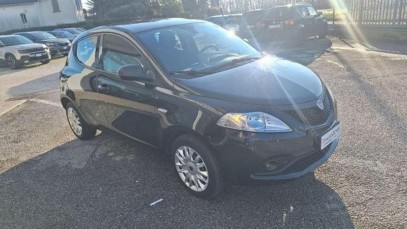 Usata Lancia Ypsilon 69 CV (50 kW) 2019 Nero Utilitaria