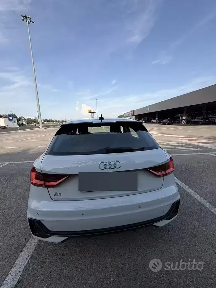 Usata Audi A1 Sportback S-Line 116 CV (85 kW) 2024 Bluazzurro Utilitaria