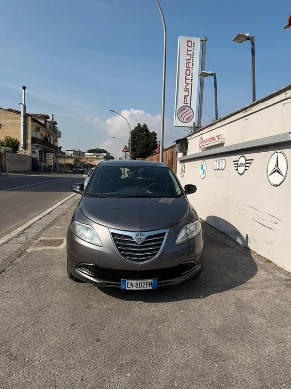 Usata Lancia Ypsilon Gold 95 CV (69 kW) 2012 Grigio Utilitaria
