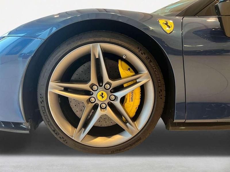 Usata Ferrari SF90 999 CV (734 kW) 2022 Blu/azzurro Cabrio