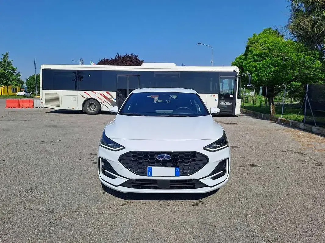 Usata Ford Focus ST-Line X 125 CV (91 kW) 2024 Bianco Berlina