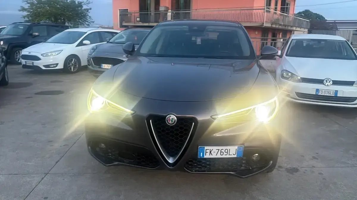 Usata Alfa Romeo Stelvio Business 210 CV (154 kW) 2017 Grigio SUV