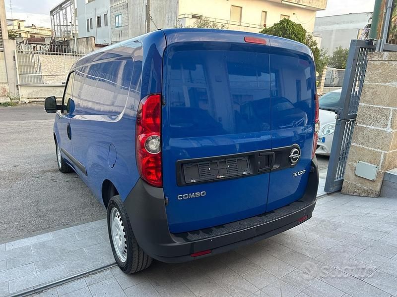 Usata Opel Combo 105 CV (77 kW) 2013 Blu Monovolume